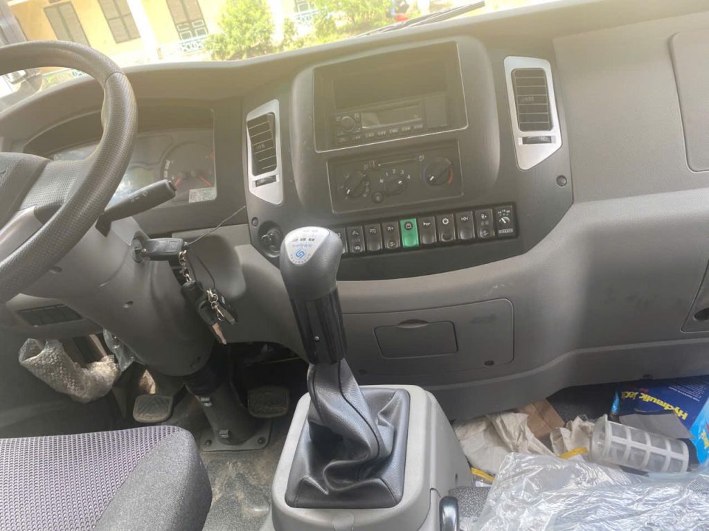Xe Tải 2 Cầu Dongfeng 5m3 Thùng Cao 2m52